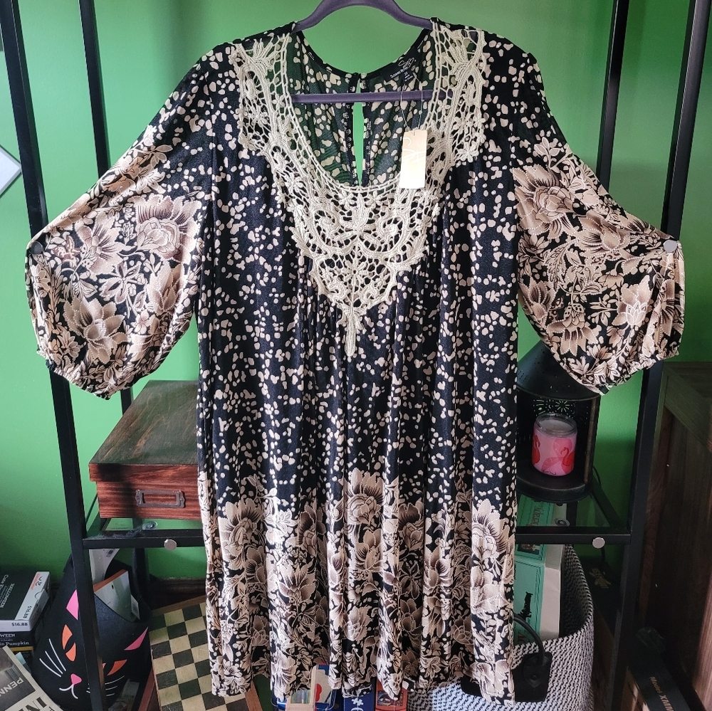 Suzanne Betro Black and Cream Floral Long Sleeve Dress